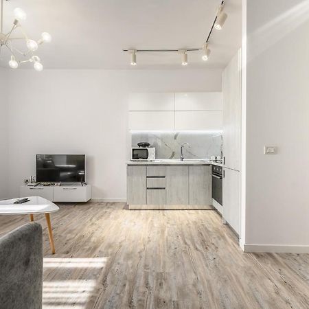 Miku Apartment-Modernly Designed Downtown Тирана Екстериор снимка