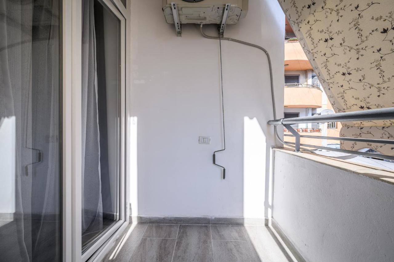 Miku Apartment-Modernly Designed Downtown Тирана Екстериор снимка