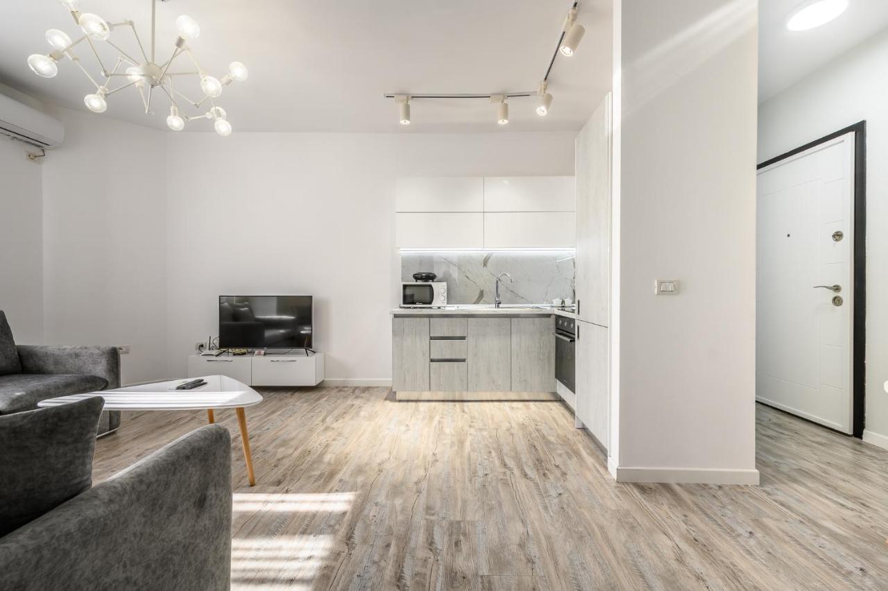 Miku Apartment-Modernly Designed Downtown Тирана Екстериор снимка