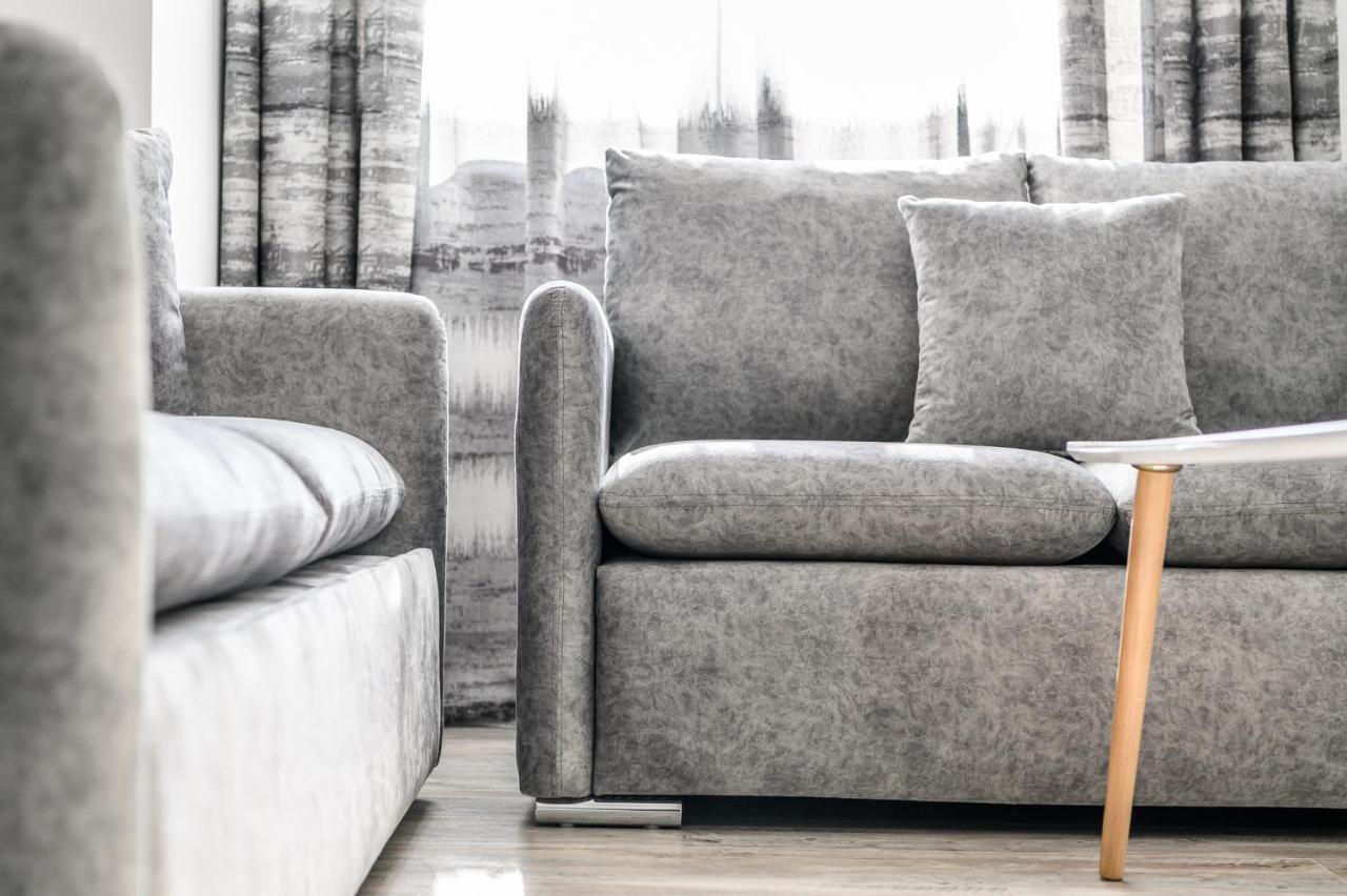 Miku Apartment-Modernly Designed Downtown Тирана Екстериор снимка