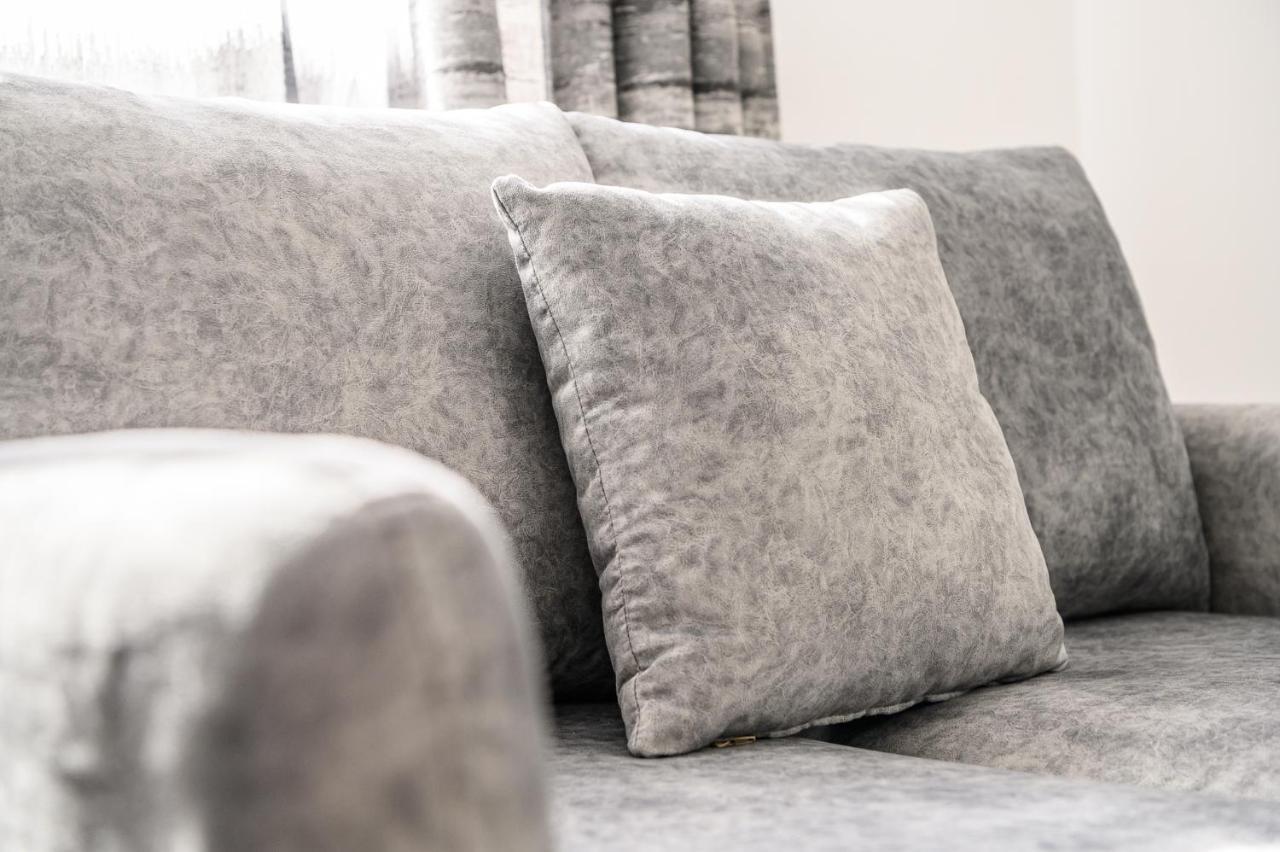 Miku Apartment-Modernly Designed Downtown Тирана Екстериор снимка