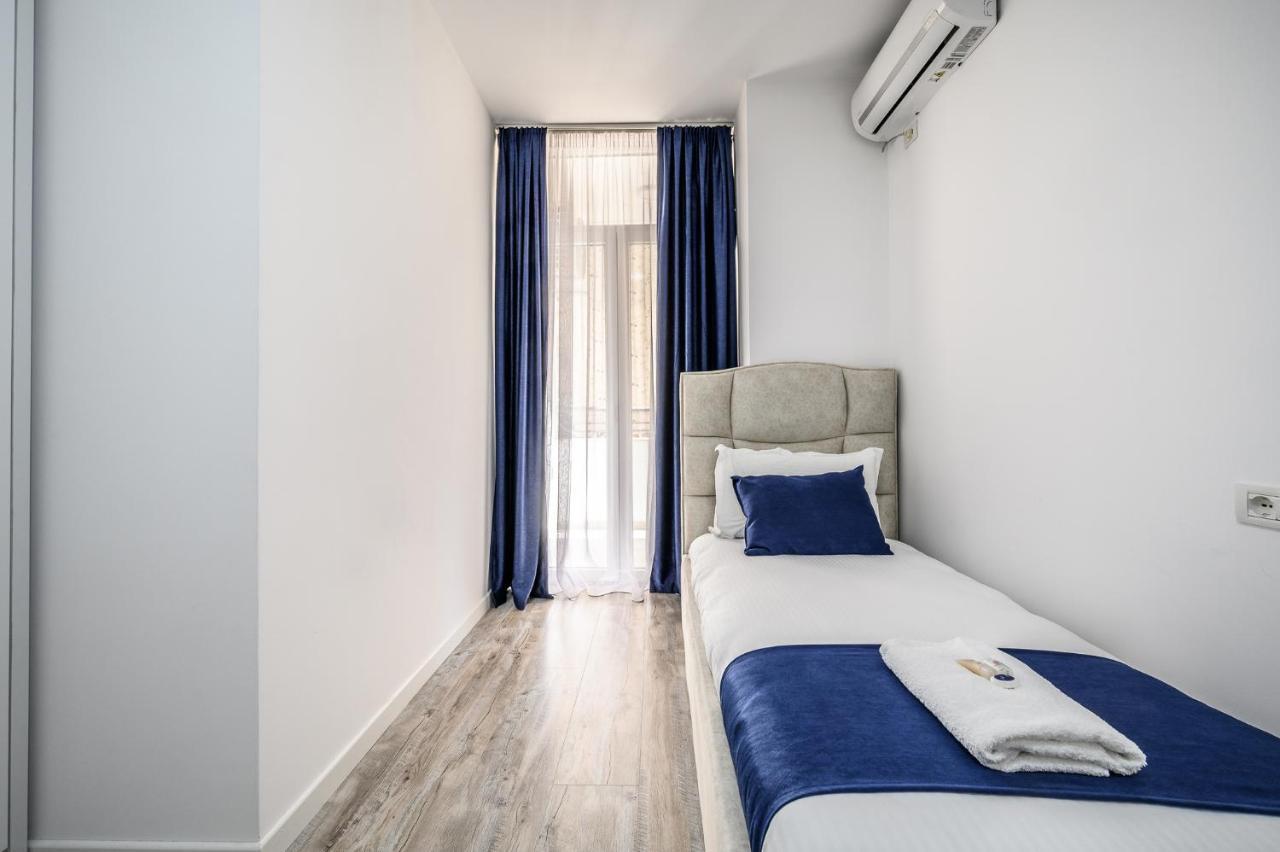 Miku Apartment-Modernly Designed Downtown Тирана Екстериор снимка
